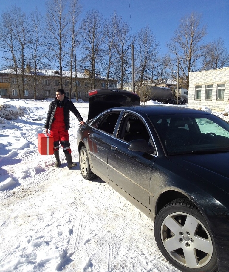 Кадастровый инженер на кадастровой съемке в Волховском районе